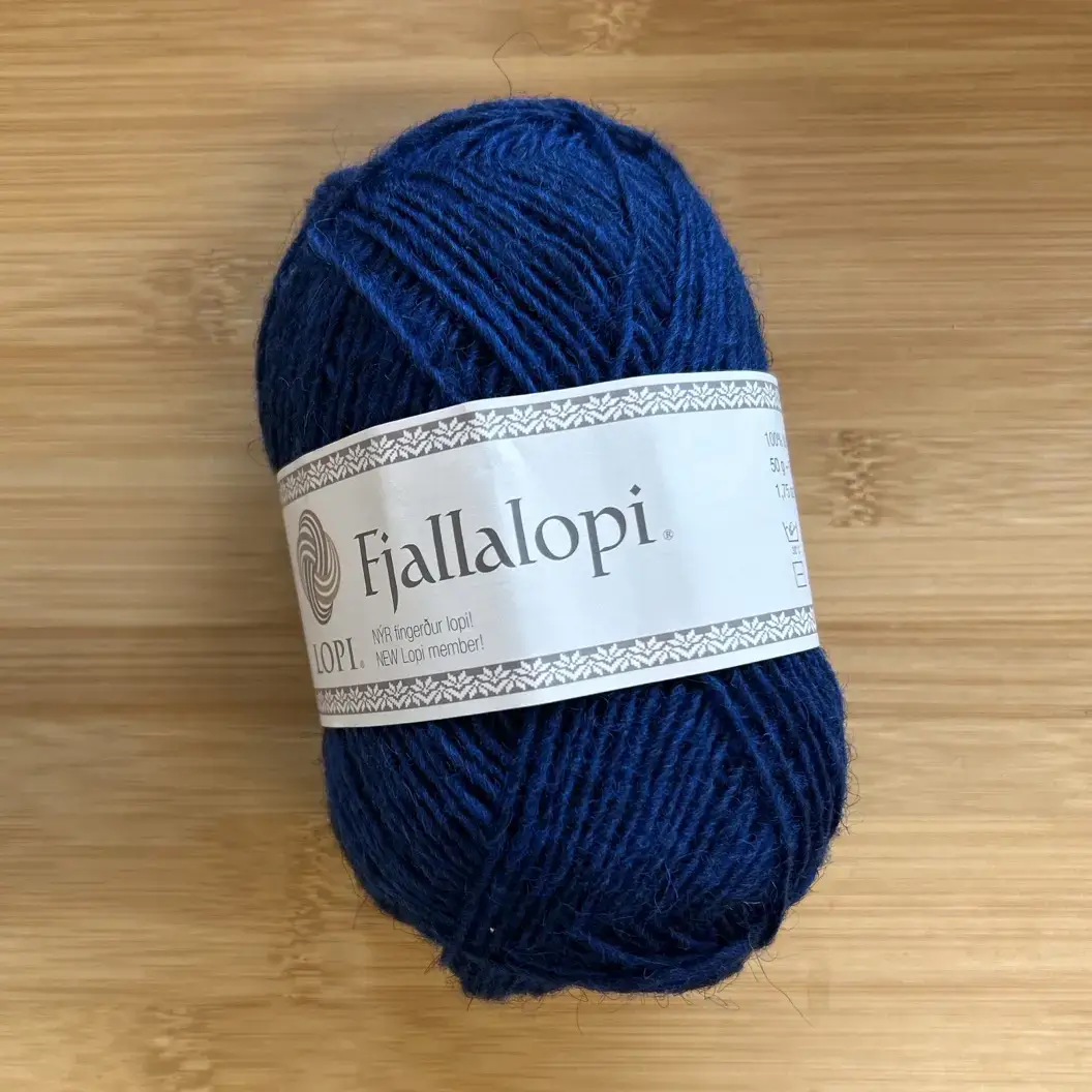 Island-Wolle "Fjallalopi" im Knäuel in königsblau